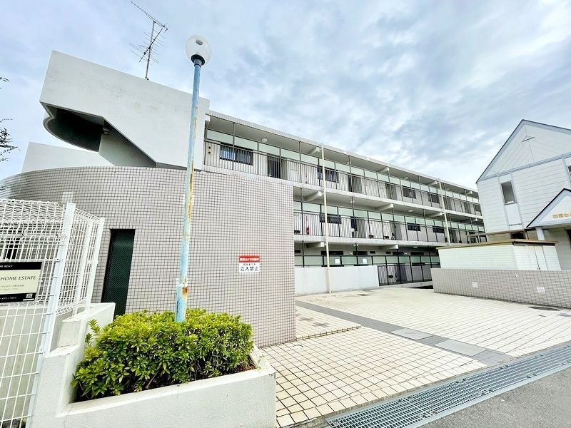 【千葉市花見川区幕張本郷のマンションの建物外観】