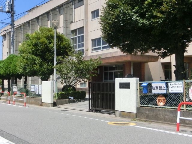 【千葉市花見川区幕張本郷のマンションの小学校】