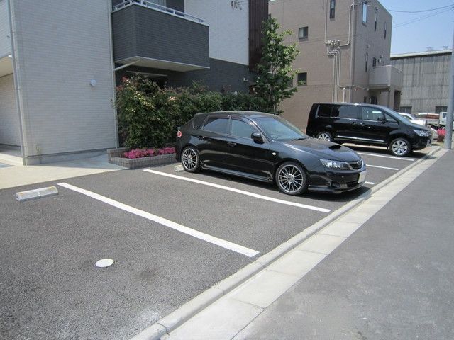 【江戸川区松江のマンションの駐車場】