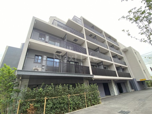 【横浜市西区岡野のマンションの建物外観】