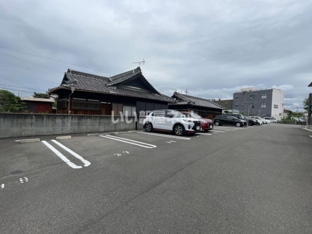 【和歌山市松江西のアパートの駐車場】