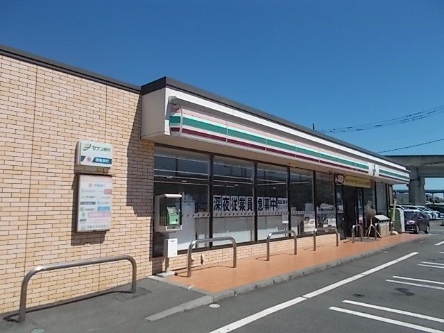コンビニ　セブンイレブン　東桜川店（コンビニ）まで570m