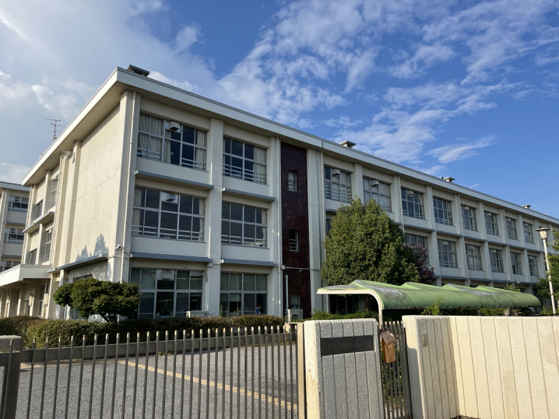 【三木市志染町青山のアパートの小学校】