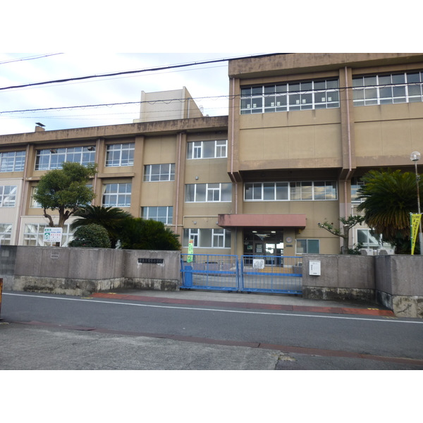 小学校　津市立藤水小学校（小学校）まで842m