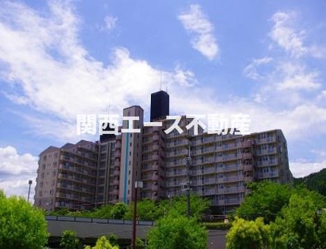 河内長野市大矢船西町のマンションの建物外観