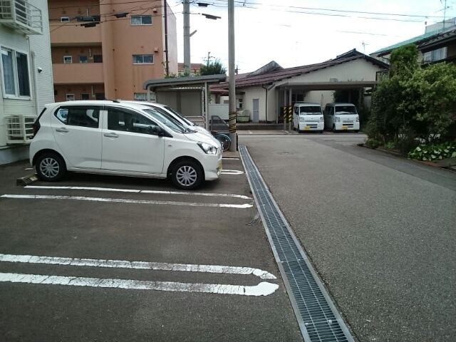 【加賀市山代温泉のアパートの駐車場】