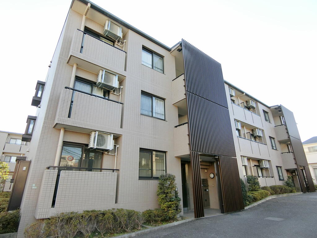 世田谷区弦巻のマンションの建物外観