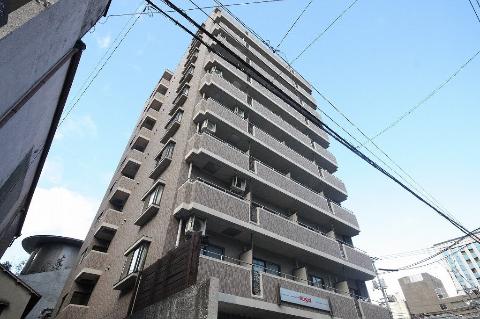 岡山市北区内山下のマンションの建物外観