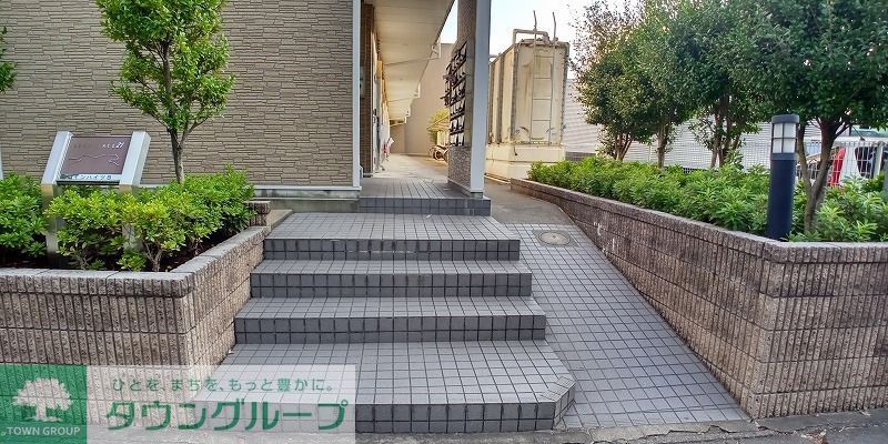 【戸田市笹目北町のマンションのエントランス】