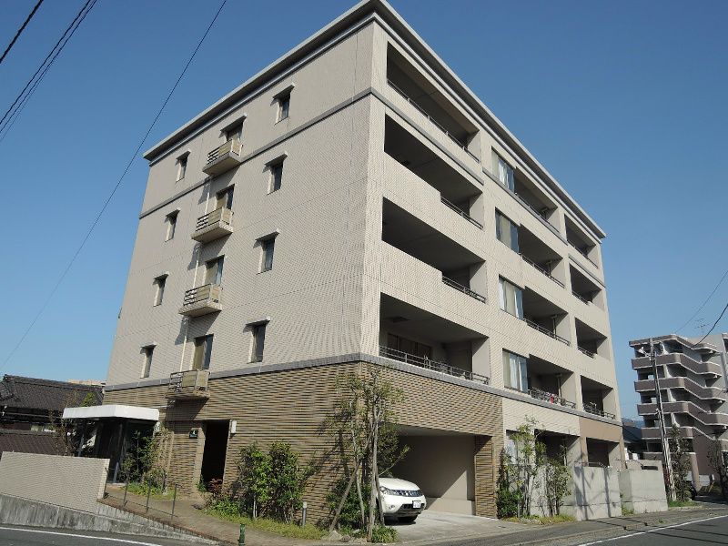 北九州市八幡西区三ケ森のマンションの建物外観