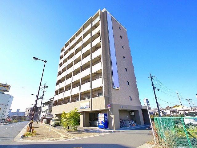 奈良市三条大宮町のマンションの建物外観