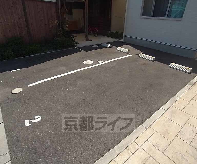 【嵯峨野ライフの駐車場】