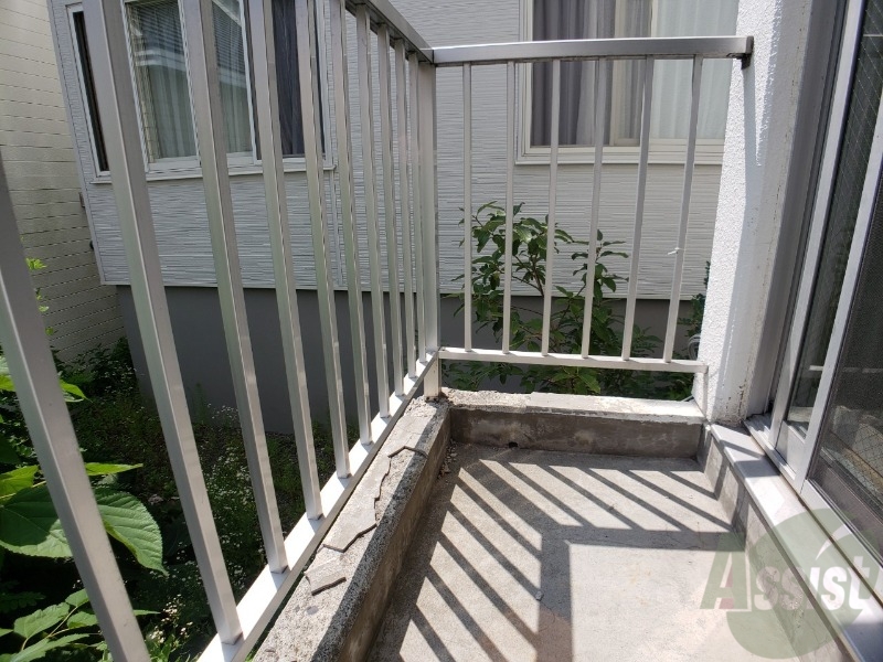 バルコニー　窓を開けて空気の入れ替えもできリフレッシュできます。