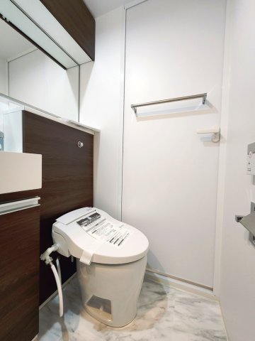 トイレ　温水洗浄便座