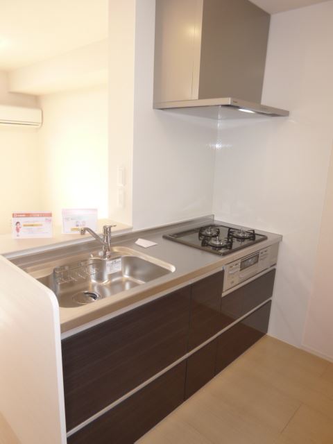 キッチン　開放的な対面キッチンです。