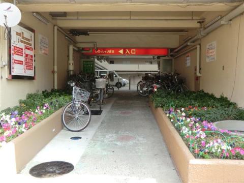 茨木グランドハイツ　建物外観　外観写真（昼）