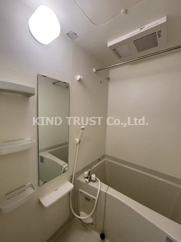 バス・シャワールーム　コンパクトで使いやすいお風呂です