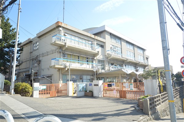 小学校　神戸市立東舞子小学校（小学校）まで596m