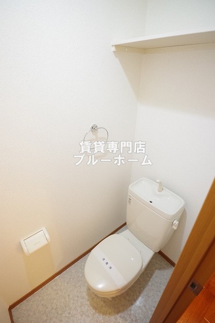 トイレ　収納棚付きのトイレ！