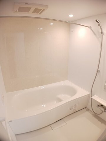 バス・シャワールーム　コンパクトで使いやすいお風呂です