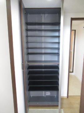 リブ・シャイン青葉丘南　玄関　玄関