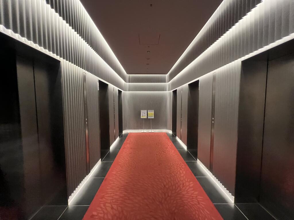 その他共有部分　おしゃれなエレベーターホール
