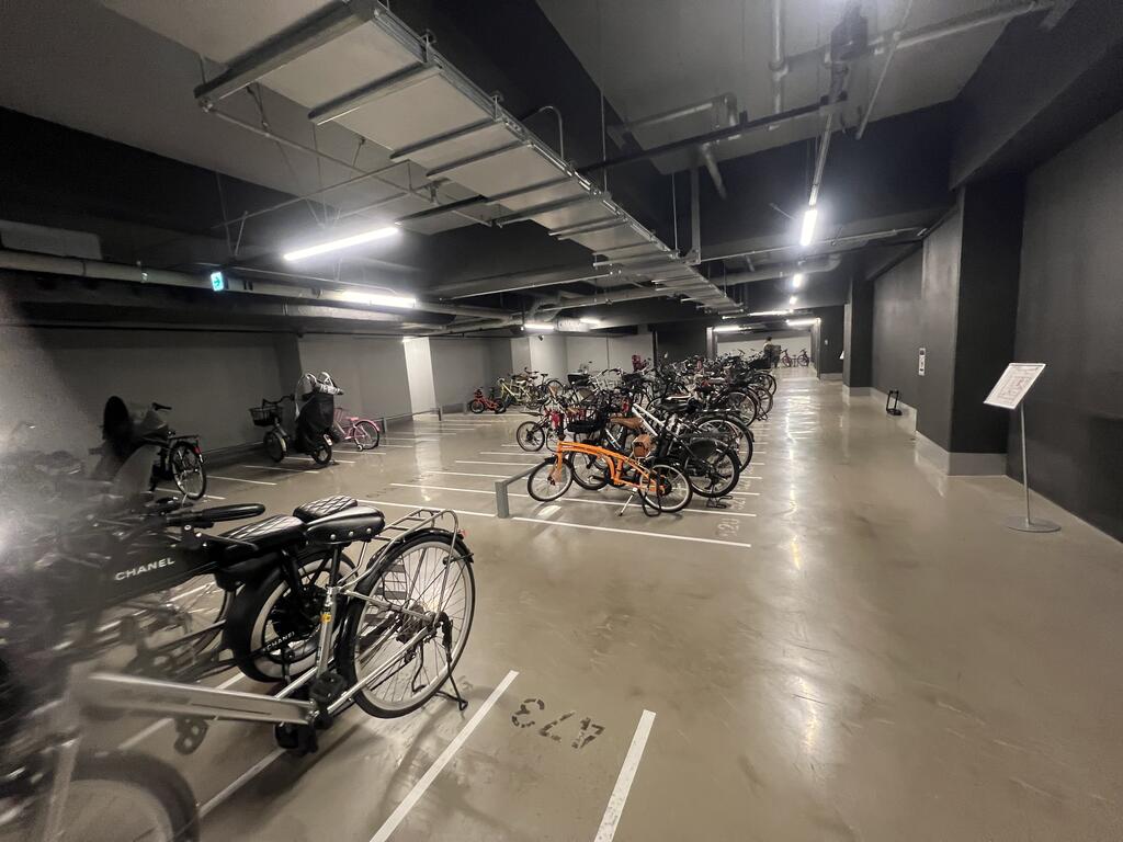 駐車場　駐車場1台利用可能です。全幅1950全高1550重量2.5ｔ