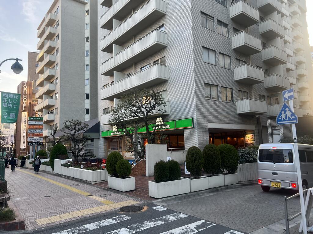 飲食店　モスバーガー渋谷公園通り店（飲食店）まで150m