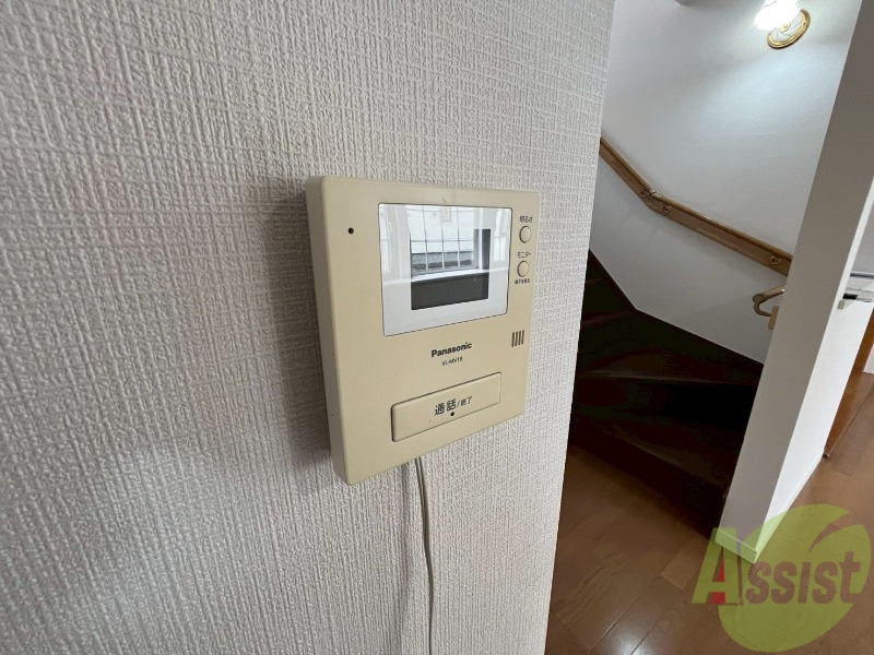 セキュリティ　モニター付きインターホンです。来客時も安心ですね。