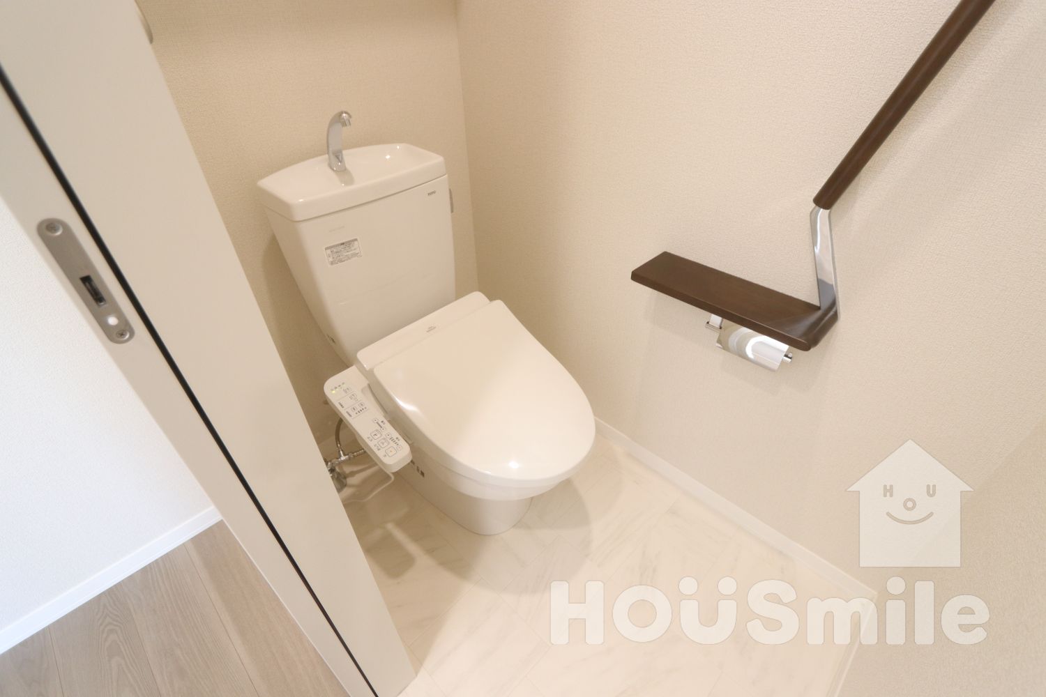 トイレ　※現在建築中の為、写真は同タイプを使用