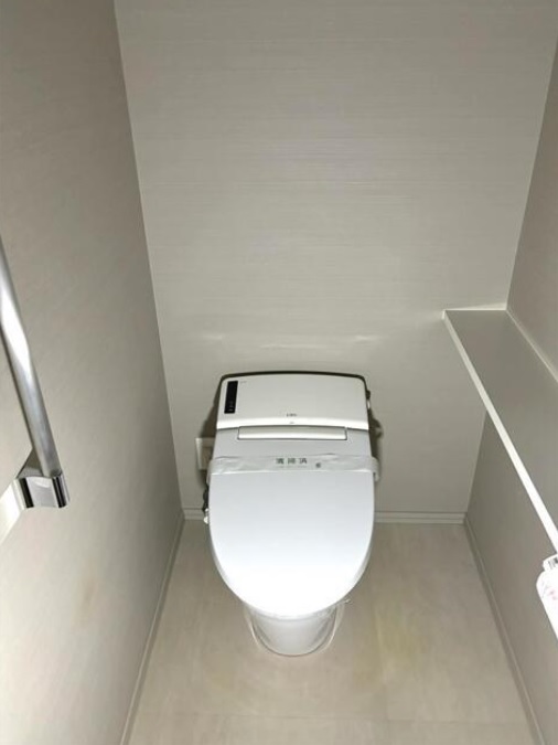 トイレ　※参考写真（同建物の別のお部屋のお写真となります）