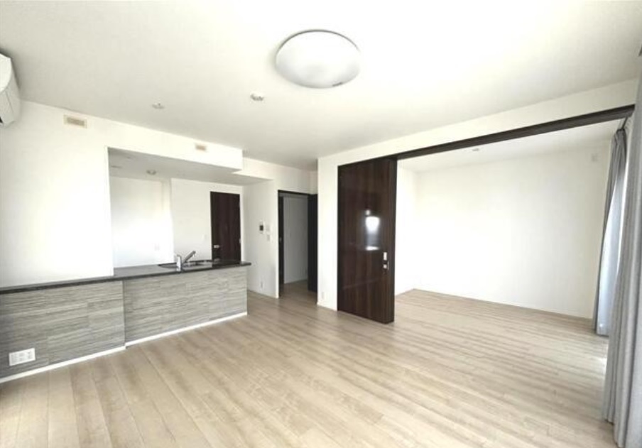 居室・リビング　※参考写真（同建物の別のお部屋のお写真となります）