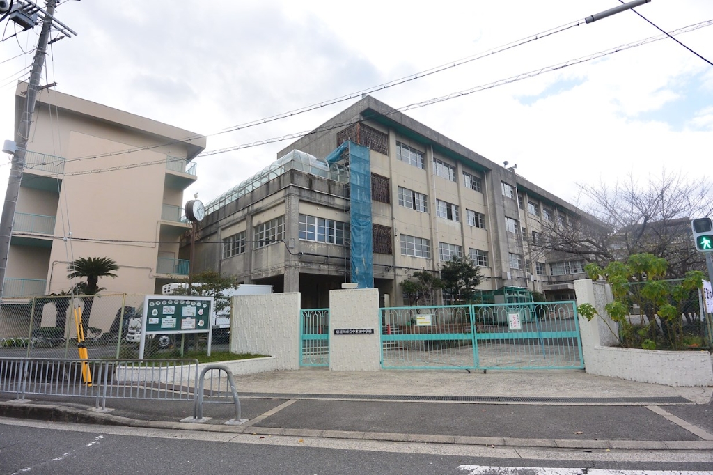 中学校　寝屋川市立中木田中学校（中学校）まで702m