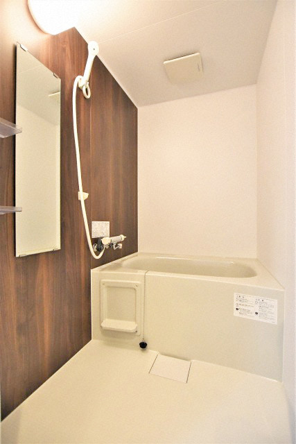 バス・シャワールーム　広々快適なバスルームです♪