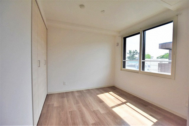 その他部屋・スペース　ベッド置いても十分なスペースがあります♪