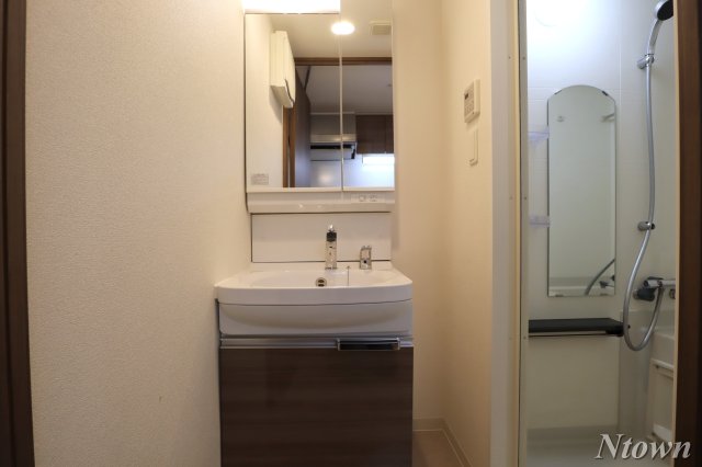 洗面設備　独立洗面台で身支度をすべて済ませてしまいましょう