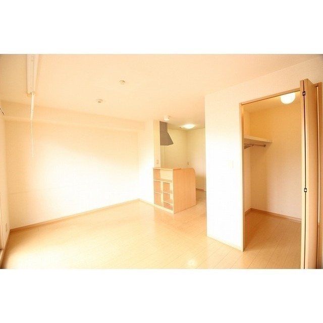 居室・リビング　同タイプ他部屋の写真になります。