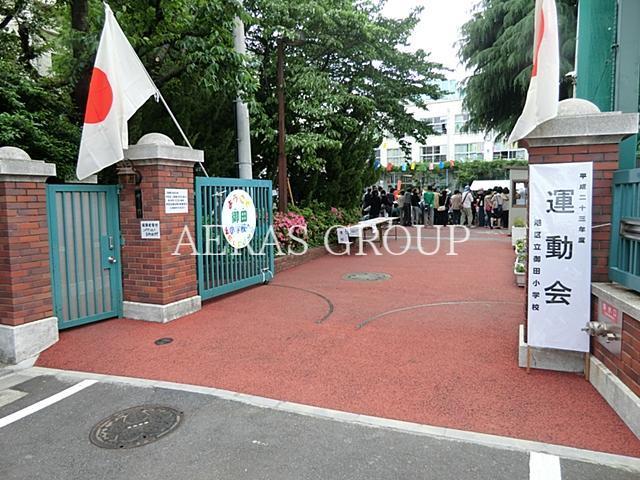 小学校　港区立御田小学校（小学校）まで741m