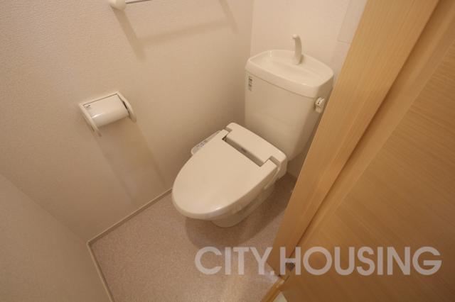 トイレ　※同タイプ部屋の写真です。