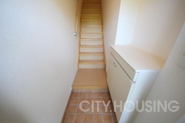 玄関　※同タイプ部屋の写真です。