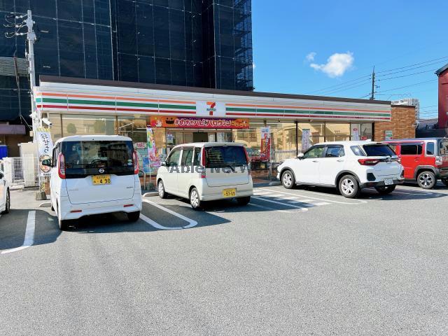 コンビニ　セブンイレブン宇部東新川店（コンビニ）まで124m