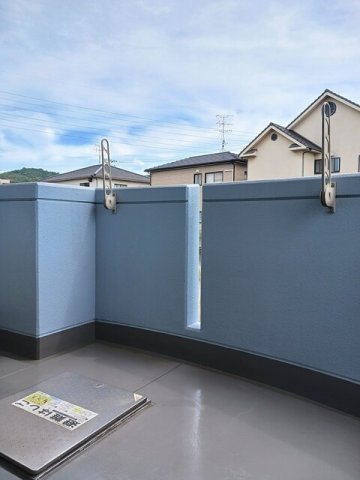 バルコニー　暖かな日差しのふりそそぐバルコニー