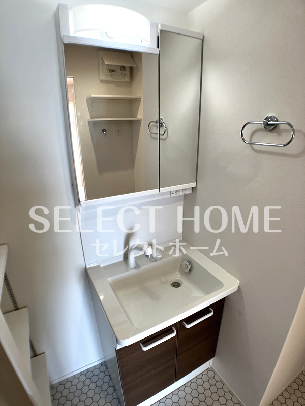 洗面設備　独立洗面台です