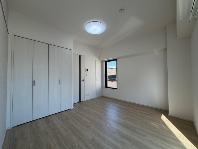 居室・リビング　天井高はオフィス並みの2.6m！お部屋が明るい２面採光！