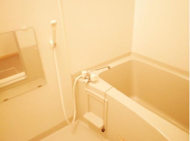 バス・シャワールーム　別号室の参考写真です。