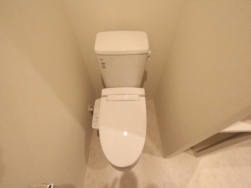 トイレ　温水洗浄暖房便座付トイレ