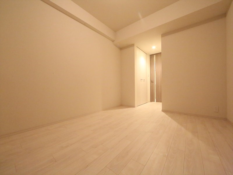 居室・リビング　洋室8.3帖　クローゼット付（収納充実してます）