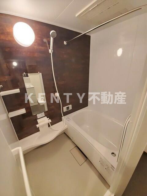 バス・シャワールーム　落ち着いた空間のお風呂です