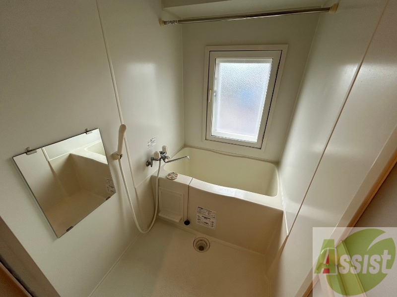 バス・シャワールーム　ユニットバスです。疲れを癒すのに欠かせませんね！