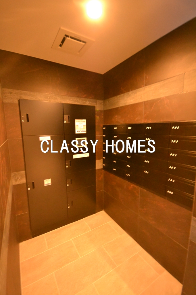 その他共有部分　2013年竣工　レガリス愛宕御成門：宅配ボックス